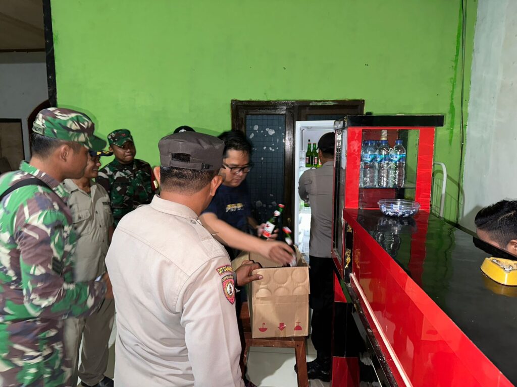 Sambut Bulan Suci Ramadhan, Polsek Muara Wahau Bersama Muspika Gelar Razia Minuman Keras F6BCF486 DC92 4819 9F76 E7BA1537353B