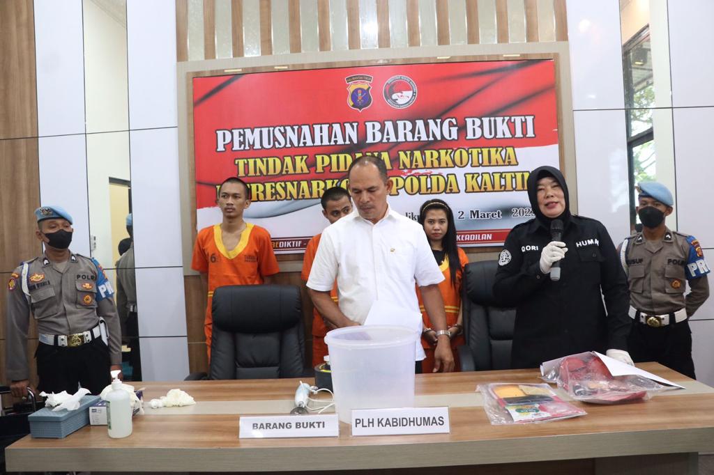 Polda Kaltim Kembali Musnahkan Barang Haram Sabu Seberat 161,58 Gram WhatsApp Image 2023 03 02 at 12.56.09