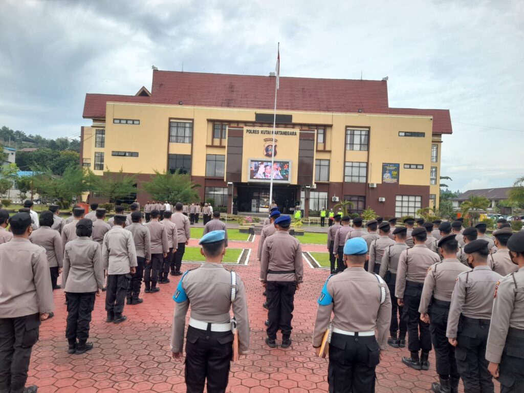 Wakapolres Kutai Kartanegara Pimpin Apel Pagi, Ini Arahanya WhatsApp Image 2023 03 08 at 18.58.32