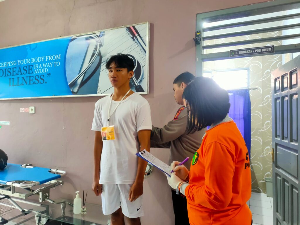Polres Paser Gelar Pembinaan dan Pelatihan Bagi Remaja-remaja Calon Pendaftar Polri WhatsApp Image 2023 03 13 at 07.09.49