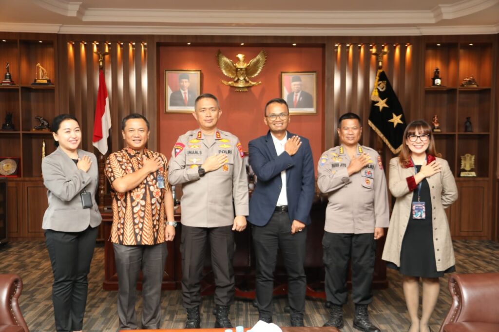 Pererat Kerjasama, Kapolda Terima Audiensi Regional Chief Executive Officer Bank Mandiri Kalimantan WhatsApp Image 2023 03 14 at 13.11.17 4