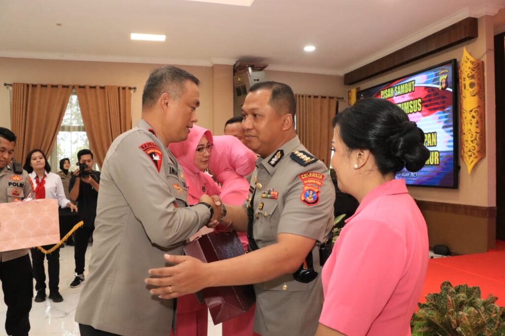 Momen Bahagia dan Penuh Kesan Warnai Pisah Sambut Dirreskrimsus Polda Kaltim dan Kapolresta Balikpapan WhatsApp Image 2023 03 21 at 13.30.01