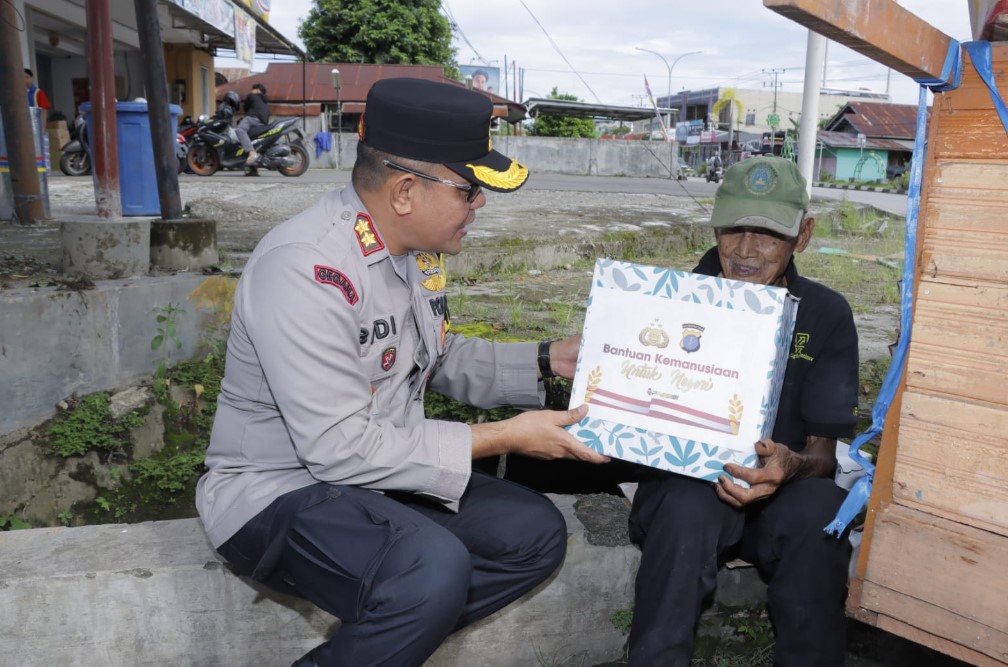 Bantuan Kemanusiaan Untuk Negeri, Kapolres Paser Bagikan Paket Sembako paser 2