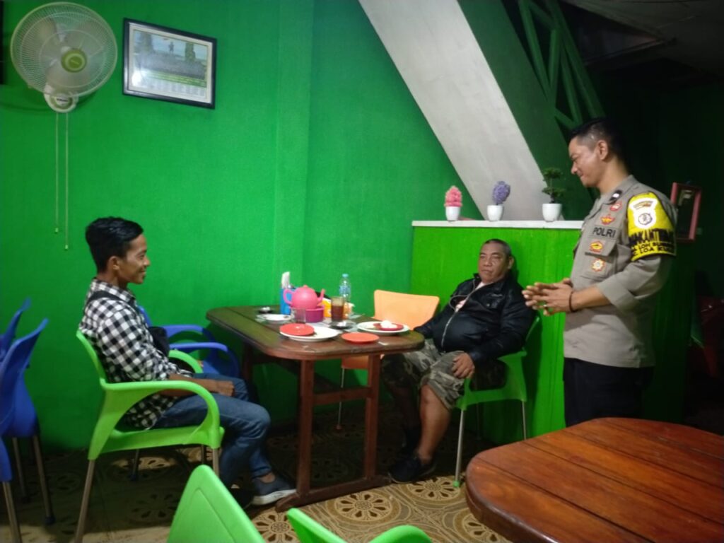 Sampaikan Pesan Kamtibmas, Bhabinkamtibmas Jajaran Polres Kukar Laksanakan Sambang ke Desa Binaan 3FFF5D27 C059 47EE 8F41 2B35F2230353