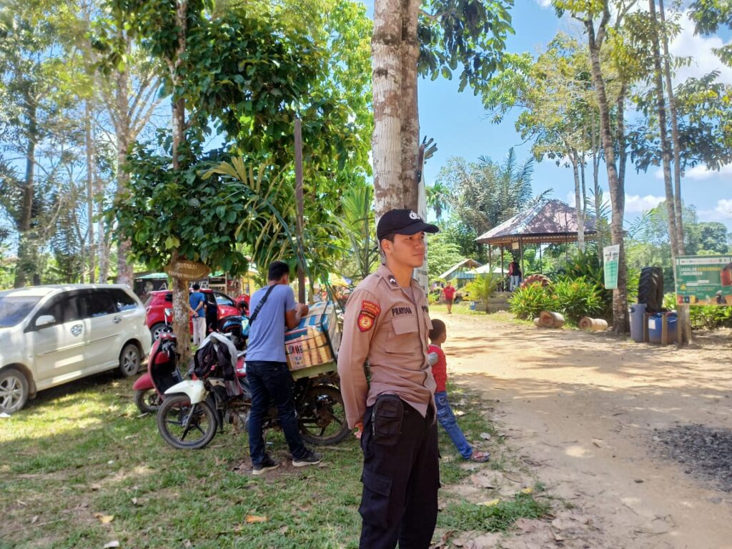 Hari Libur Lebaran, Polsek Muara Wahau Laksanakan Giat Pengamanan Tempat Wisata Sungai Lelhut di Desa Nehas Liah Bing 620FA62E 6D95 4624 A48C 63EF33C140E5