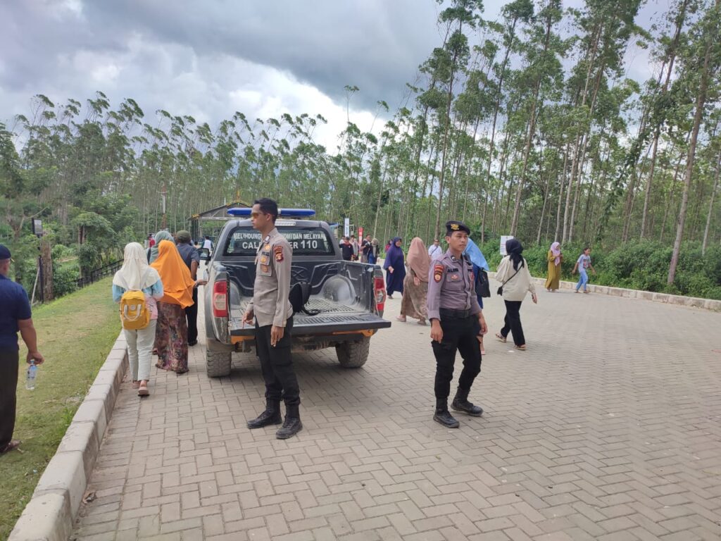 Suasana Lebaran Hari ke-3, Satgas Ops Nusantara Mahakam Tetap Rutin Patroli Amankan Pembangunan di IKN 75E6254F 232E 43BE 8D60 65C605B30837