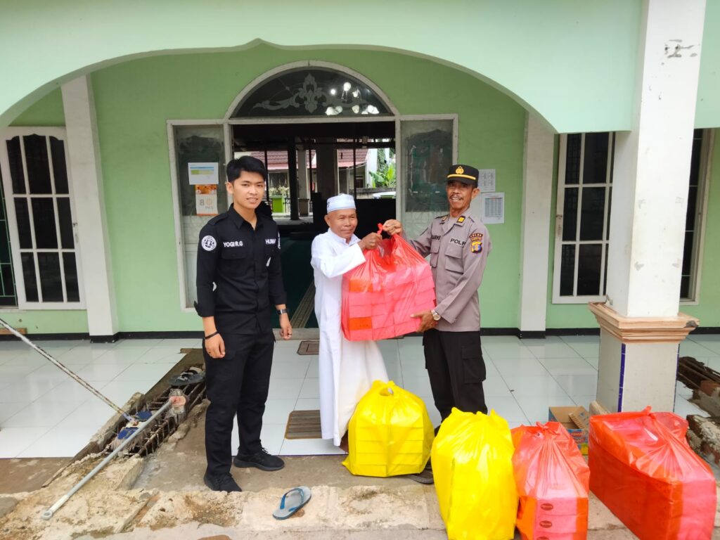 Menebar Kebaikan, Bidhumas dan Ditpamobvit Polda Kaltim Berbagi Takjil 7af7ea3c 6af1 4712 abce ab27ebf0d9a2