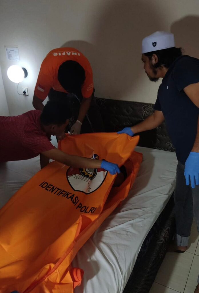Polresta Balikpapan Temukan Sosok Mayat Diduga Sakit Dan Tak Ada Perawatan C3BC4111 8230 4D3D B465 59D63722A2D8