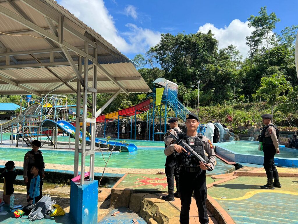 Personel Sat Sampta Polres Kubar Gelar Patroli dan PAM Tempat Wisata Kolam Renang DC5A879E 1745 41CF 9773 B794306AF9BE