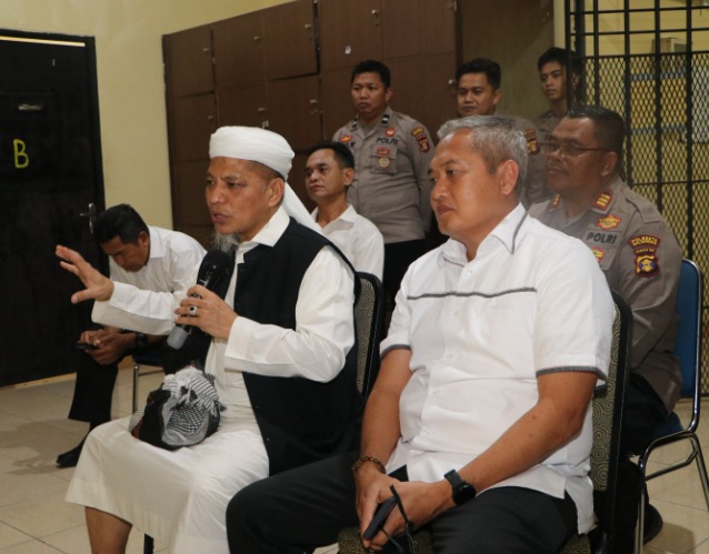 Dittahti Polda Kaltim Beri Pembinaan Rohani Kepada Para Tahanan WhatsApp Image 2023 04 03 at 15.34.04