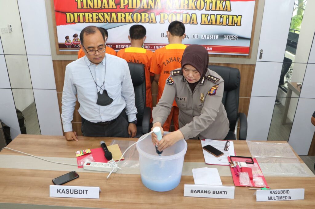 Subdit II Ditresnarkoba Polda Kaltim Gelar Pemusnahan Barang Bukti Sabu Sebanyak 99,83 Gram WhatsApp Image 2023 04 04 at 10.30.29 AM