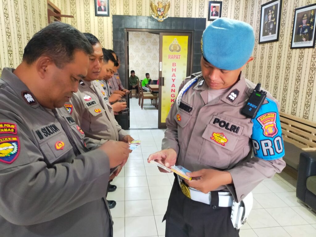 Cek Kesiapsiagaan, Propam Polres KukarLaksanakan Sidak Ke Polsek Jajaran WhatsApp Image 2023 04 08 at 08.43.48