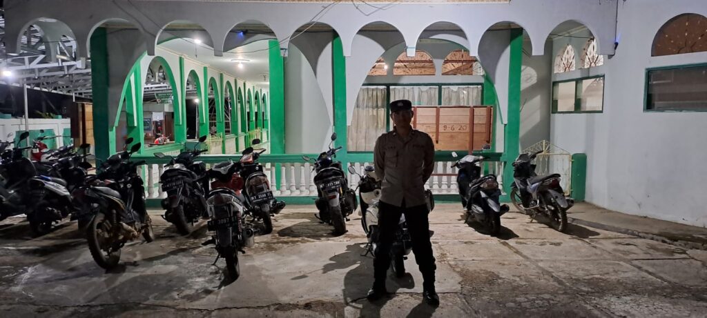 Berikan Rasa Aman, Personil Polres Paser Laksanakan Patroli dan Pengamanan Shalat Tarawih WhatsApp Image 2023 04 08 at 08.54.21
