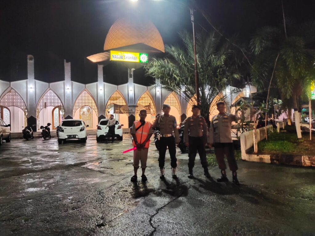 Berikan Rasa Aman personil Polres Paser Laksanakan Patroli Dan Pengamanan Shalat Tarawih WhatsApp Image 2023 04 08 at 11.19.22