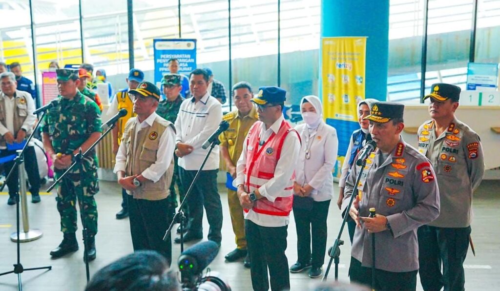 Tinjau Pelabuhan Merak, Kapolri Pastikan Siapkan Upaya Wujudkan Mudik Aman untuk Masyarakat WhatsApp Image 2023 04 10 at 22.40.51