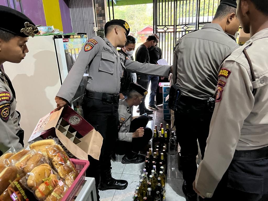 Operasi Pekat Mahakam 2023, Polres Kutai Barat Berhasil Amankan Peredaran Minuman Keras Ilegal WhatsApp Image 2023 04 11 at 04.26.46