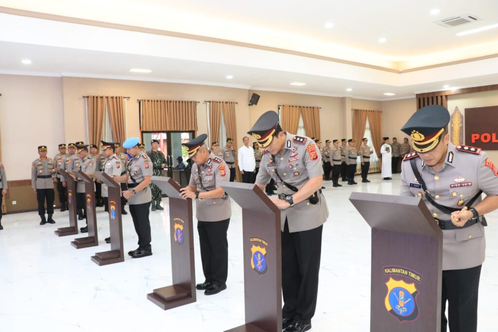 Tiga Pejabat Utama Polda dan Kapolres Kutim Dirotasi, Kapolda Kaltim Pimpin Sertijab WhatsApp Image 2023 04 11 at 14.25.48