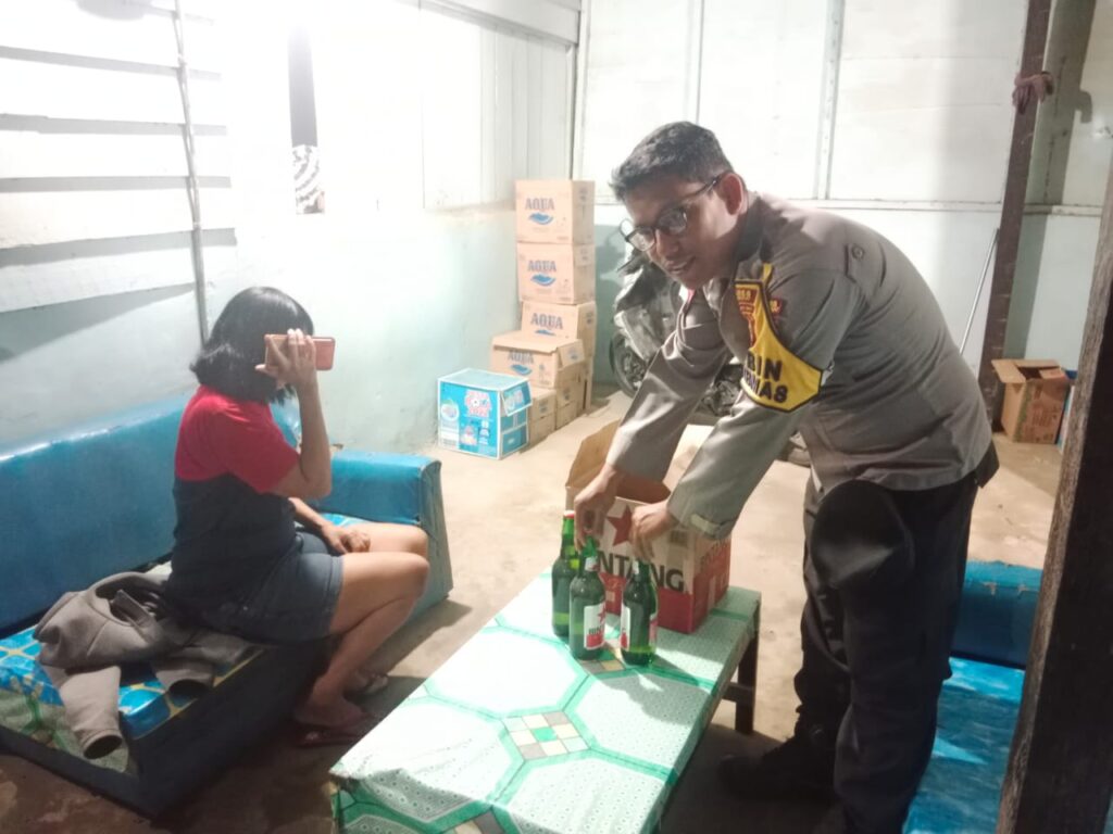 Polsek Damai Amankan Beberapa Botol Miras Tanpa Ijin Saat Laksanakan Patroli KRYD WhatsApp Image 2023 04 17 at 08.04.01