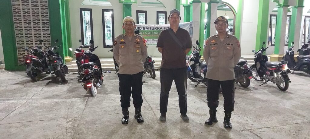 Berikan Rasa Aman personil Polres Paser Laksanakan Patroli Dan Pengamanan Shalat Tarawih WhatsApp Image 2023 04 19 at 11.37.24
