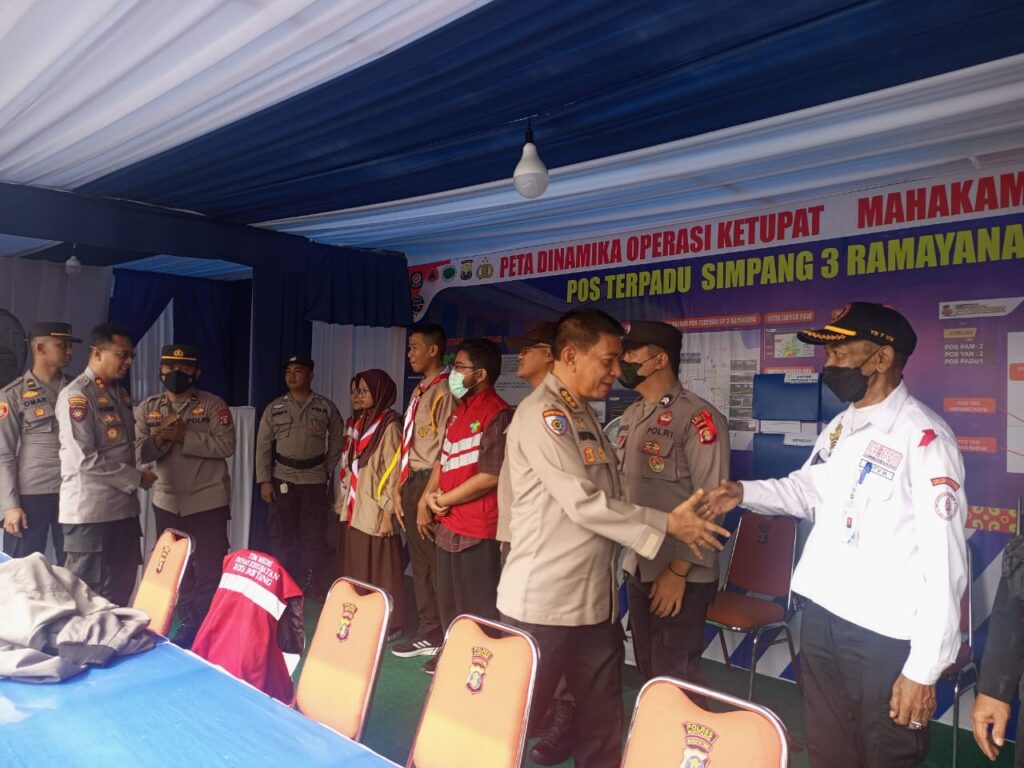 Tim Wasops Itwasda Polda Kaltim Tinjau Pos Pam Terpadu Ops Ketupat Mahakam Tahun 2023 di Simpang 3 Ramayana Bontang WhatsApp Image 2023 04 20 at 08.57.27