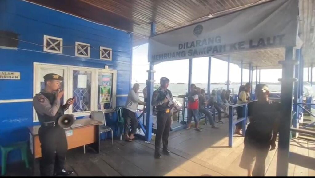 Ciptakan Situasi Yang Aman dan Kondusif, Direktorat Samapta Polda Kaltim Berikan Himbauan Kamtibmas Dengan Pengeras Suara WhatsApp Image 2023 04 30 at 14.08.48