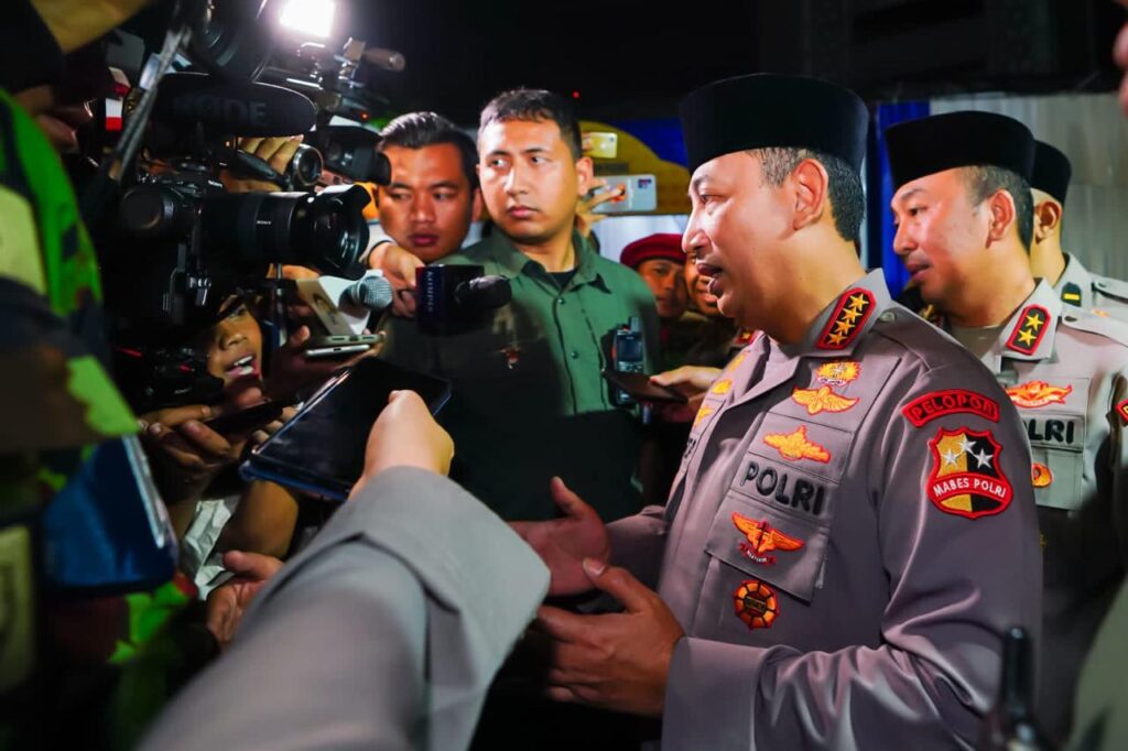 Polri Akan Gelar Pasukan Operasi Ketupat, Kapolri Harap Mudik Berjalan Lancar dan Aman aecf9c86 ac30 4336 ad2c 4173828c6ba9