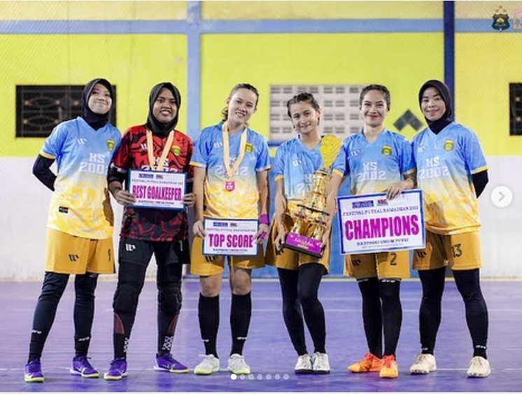 Turunkan Pemain Terbaik di Turnament Futsal Ramadhan 2023, Polwan Polda Kaltim Raih Juara I gyugyu