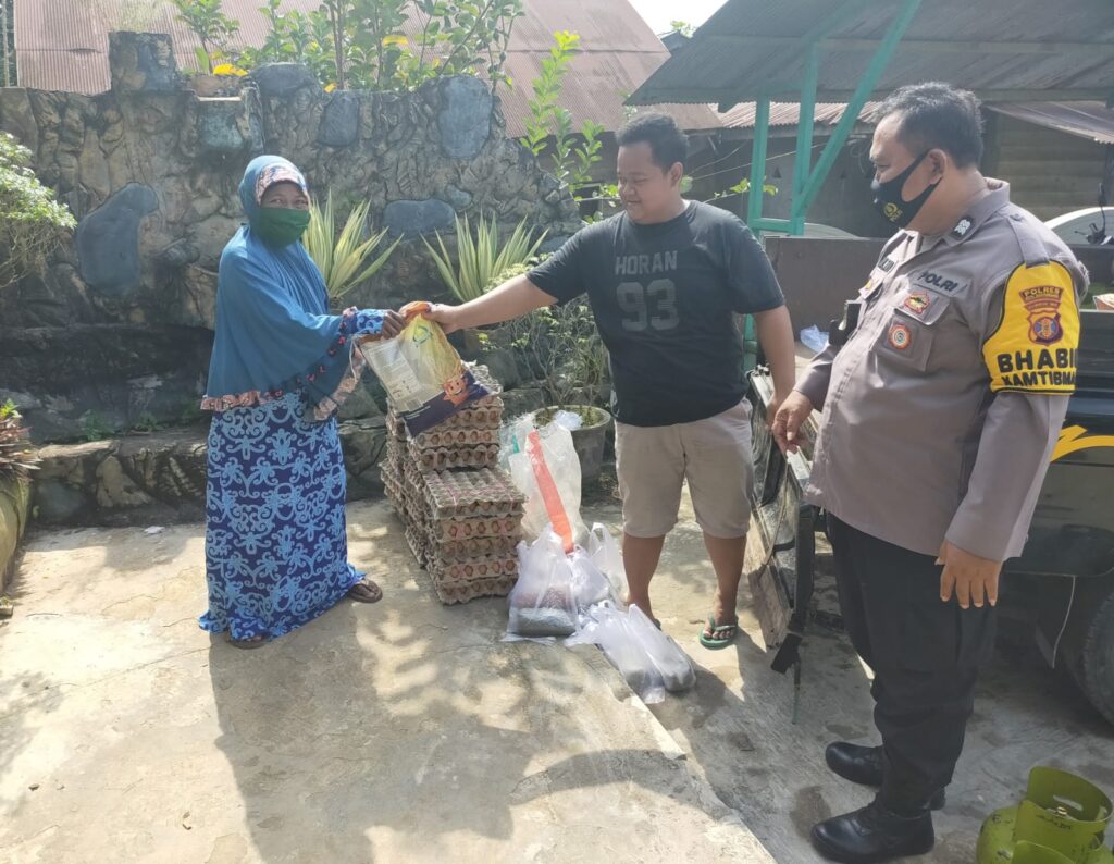 Bhabinkamtibmas Polsek Tenggarong Seberang Bagikan Sembako Kepada Warga Binaan 8999006e f07c 4dac 8175 55a4a3808c4c