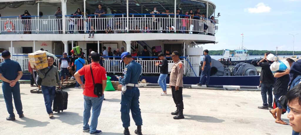 Pastikan Situasi Kamtibmas Tetap Kondusif Personil Polsek Bontang Utara Laksanakan Patroli di Pelabuhan Umum Loktuan WhatsApp Image 2023 05 05 at 08.25.18