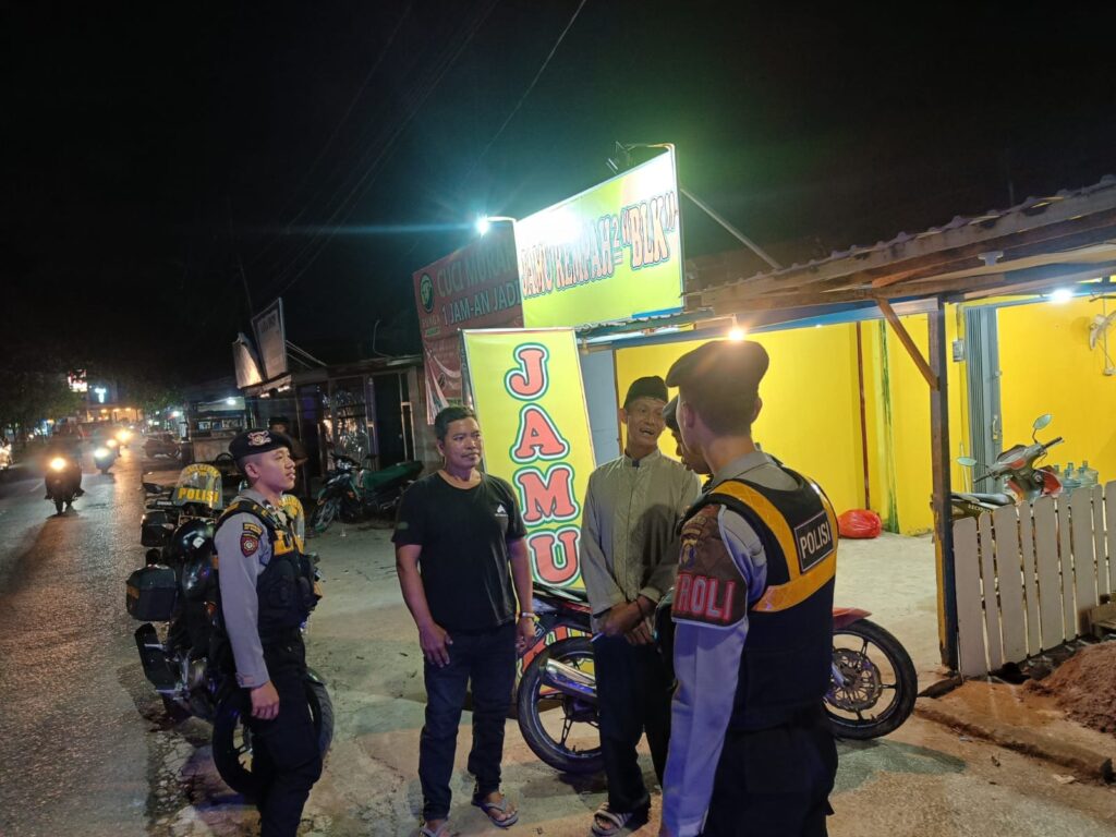 Laksanakan Patroli Dialogis, Personel Ditsamapta Polda Kaltim Sampaikan Himbauan Kamtibmas WhatsApp Image 2023 05 07 at 21.46.08