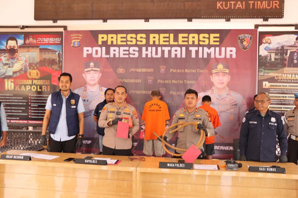 Nekat Ngetap BBM Bersubsidi Dengan Tangki Modifikasi, Pelaku Diringkus Polres Kutim WhatsApp Image 2023 05 10 at 05.45.55
