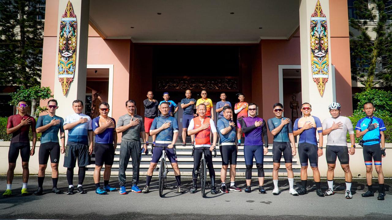 Jumat Sehat, Kapolda Kaltim Lakukan Gowes Sekaligus Pantau Situasi Kamtibmas Kota Balikpapan 2 WhatsApp Image 2023 05 12 at 10.15.19