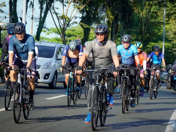 Jumat Sehat, Kapolda Kaltim Lakukan Gowes Sekaligus Pantau Situasi Kamtibmas Kota Balikpapan WhatsApp Image 2023 05 12 at 10.34.33