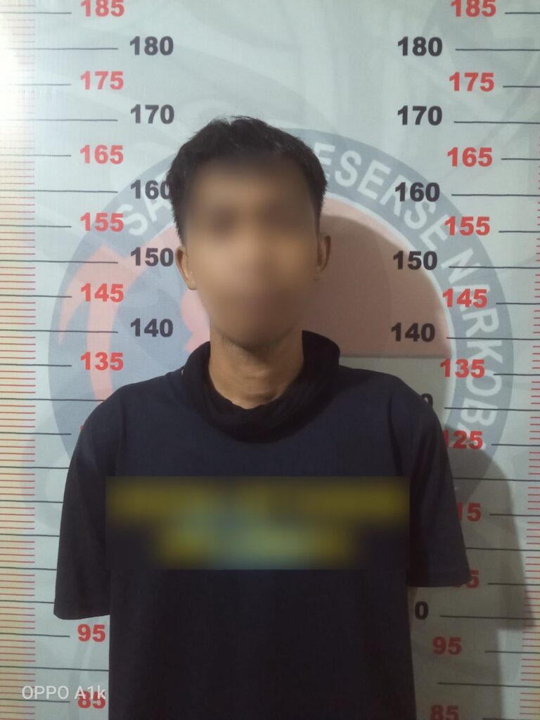 Beli Sabu Untuk Diedarkan Kembali, Warga Kelurahan Belimbing Berhasil Diamankan Polres Bontang WhatsApp Image 2023 05 14 at 01.15.32