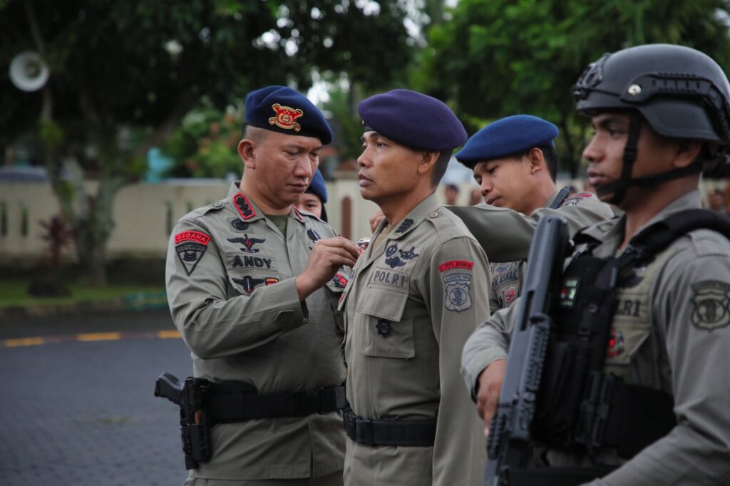 Dansat Brimob Kaltim Pimpin Upacara Pembukaan Latihan Kemampuan Wanteror Triwulan II Tahun 2023 WhatsApp Image 2023 05 16 at 13.25.01