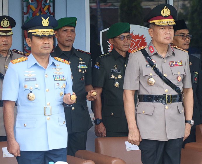 Sinergitas TNI-Polri, Wakapolda Kaltim Hadiri Sertijab Danlanud Dhomber Balikpapan WhatsApp Image 2023 05 17 at 11.03.13