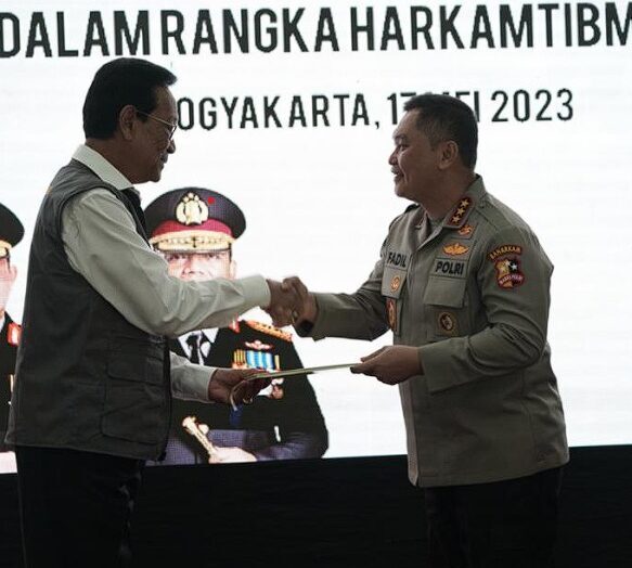 Kabaharkam Polri Sebut Polisi RW Praktik Kedekatan Aparat dan Masyarakat di Akar Rumput WhatsApp Image 2023 05 17 at 21.24.21 e1684330334510