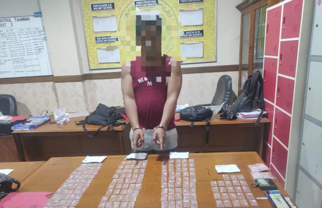Temukan 8,95 Gram Sabu Di Gunung Bugis, Empat Tersangka Sekaligus Diamankan Ditresnarkoba Polda Kaltim WhatsApp Image 2023 05 21 at 19.51.05