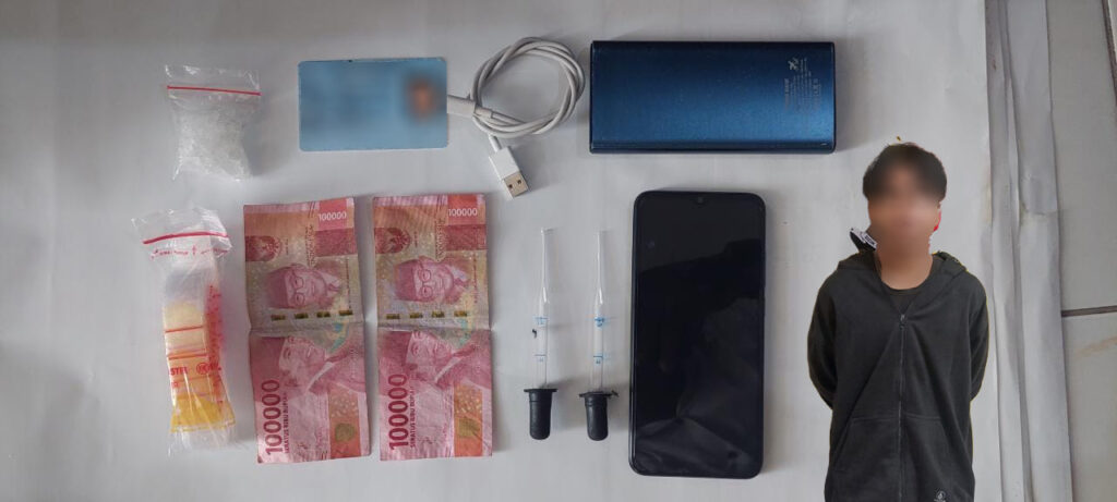 10,12 Gram Sabu Berhasil Diamankam, Polsek Sangasanga Ciduk Pelaku Penyalahgunaan Narkotika WhatsApp Image 2023 05 22 at 09.50.44