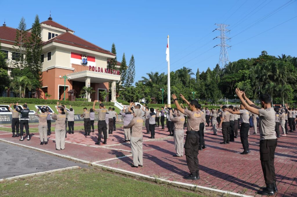 Jaga Kebugaran Tubuh, Personel Polda Kaltim Gelar Senam AWS 3 WhatsApp Image 2023 05 23 at 08.26.18