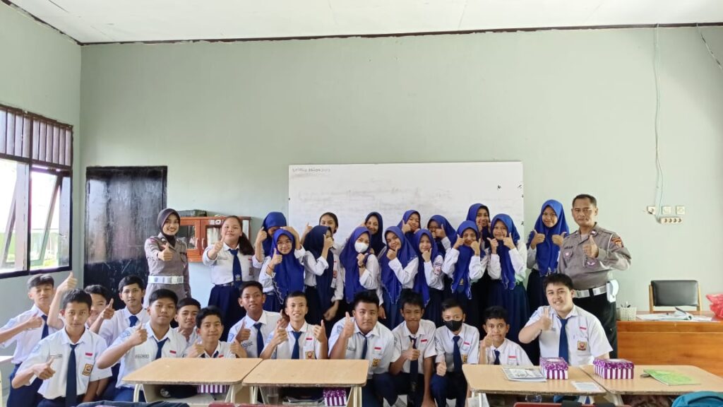 Sat Lantas Polres Paser Sosialisasikan Kamseltibcarlantas Kepada Pelajar SMPN 2 Tanah Grogot WhatsApp Image 2023 05 24 at 07.22.17