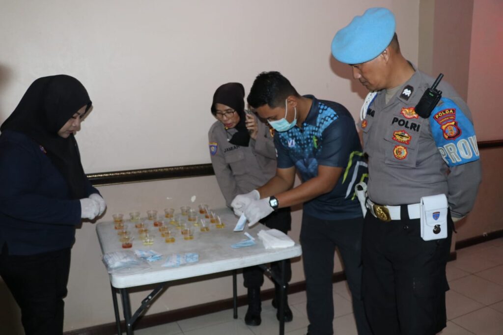 Bid Propam Polda Kaltim Tes Urine dan Cek Senpi Personel Dit Binmas WhatsApp Image 2023 05 24 at 09.27.02