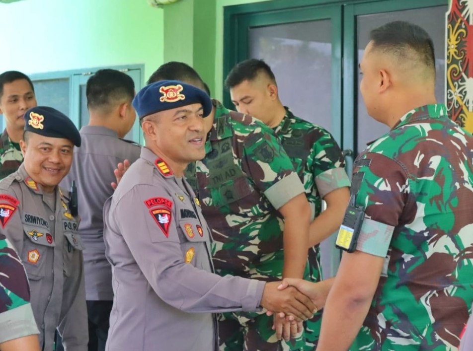 Perkokoh Sinergitas TNI-Polri, Jajaran Batalyon B Pelopor Laksanakan Halal Bihalal Dengan Yonif 611/AWL brimob