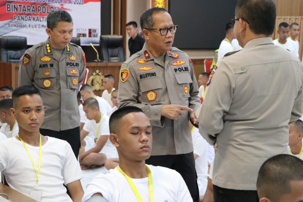 Wakapolda Kaltim Pantau Rikkes Tahap I Seleksi Bintara Polri T.A 2023 waka