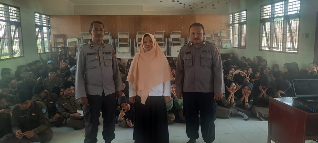 Cegah Narkoba di Kalangan Pelajar, Polsek Muara Kaman Berikan Penyuluhan di SMAN 2 Benua Puhun WhatsApp Image 2023 08 11 at 09.09.02