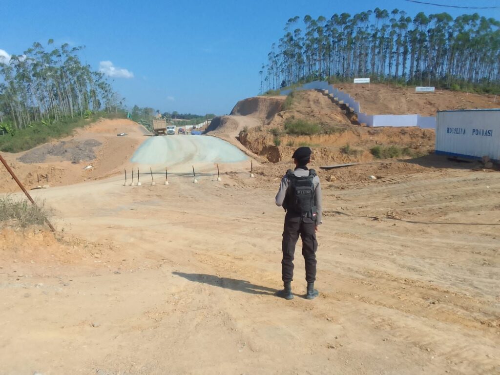 Guna Ciptakan Situasi Aman dan Kondusif, Satgas Ops Nusantara Mahakam Gelar Patroli Kamtibmas Di Sekitar Kawasan Pembangunan IKN WhatsApp Image 2023 10 09 at 2.49.36 PM