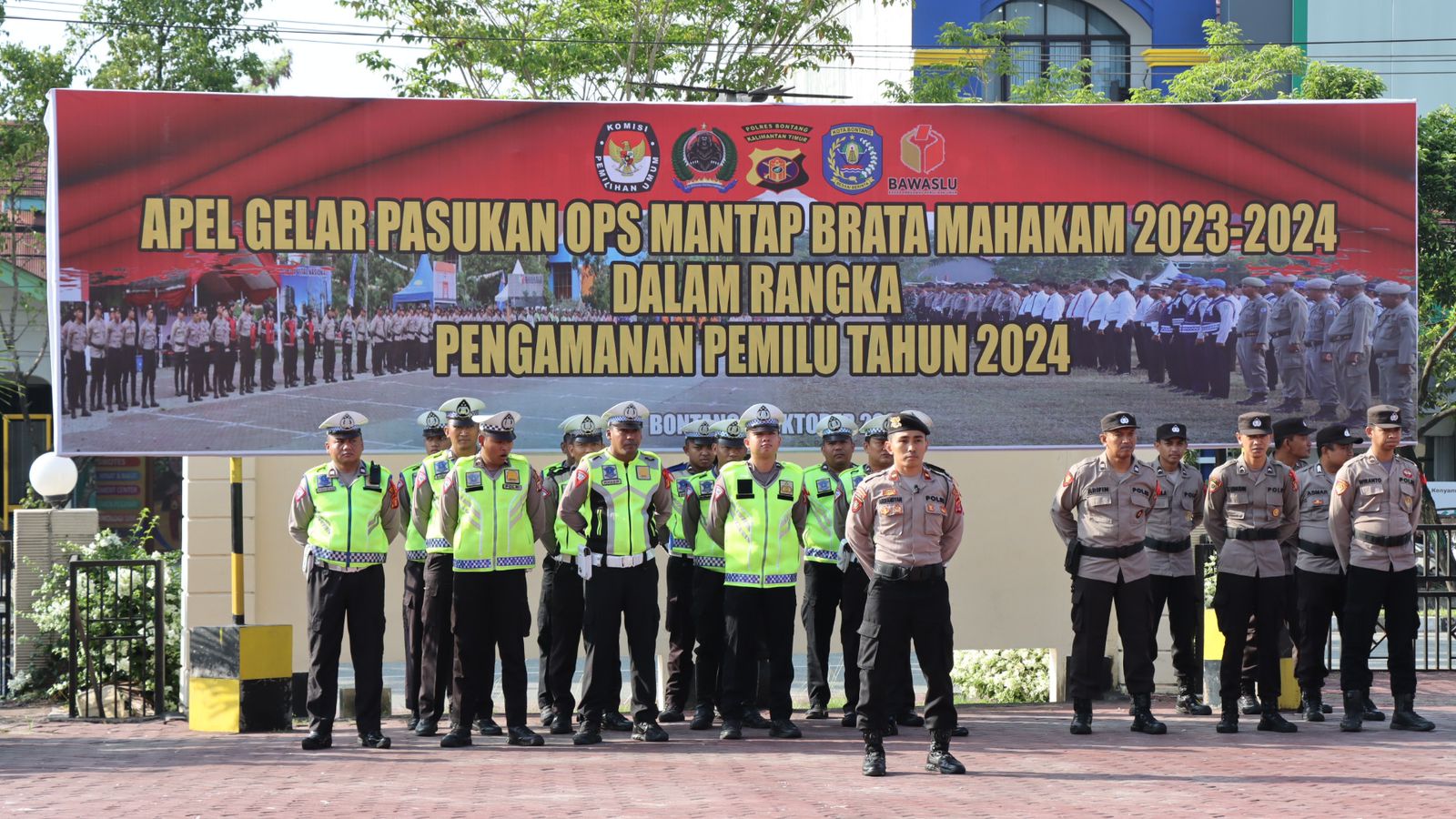 Apel Gelar Pasukan Ops Mantap Brata 2023-2024 Bentuk Pengecekan Akhir Kesiapan Polres Bontang Mengamankan Pemilu 2024 1 WhatsApp Image 2023 10 17 at 11.00.33 AM