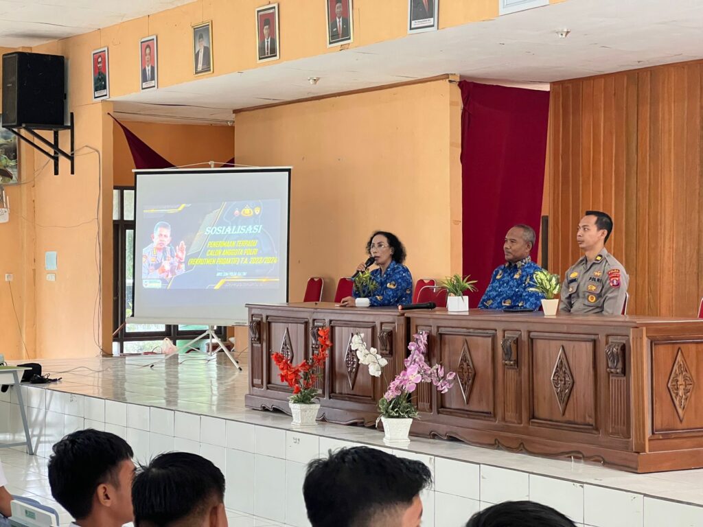 Bersama Dengan Tim SDM Polda Kaltim SDM Polres Kutai Barat Sosialisasikan Penerimaan Polri Ke Sekolah WhatsApp Image 2023 10 17 at 11.49.48 AM