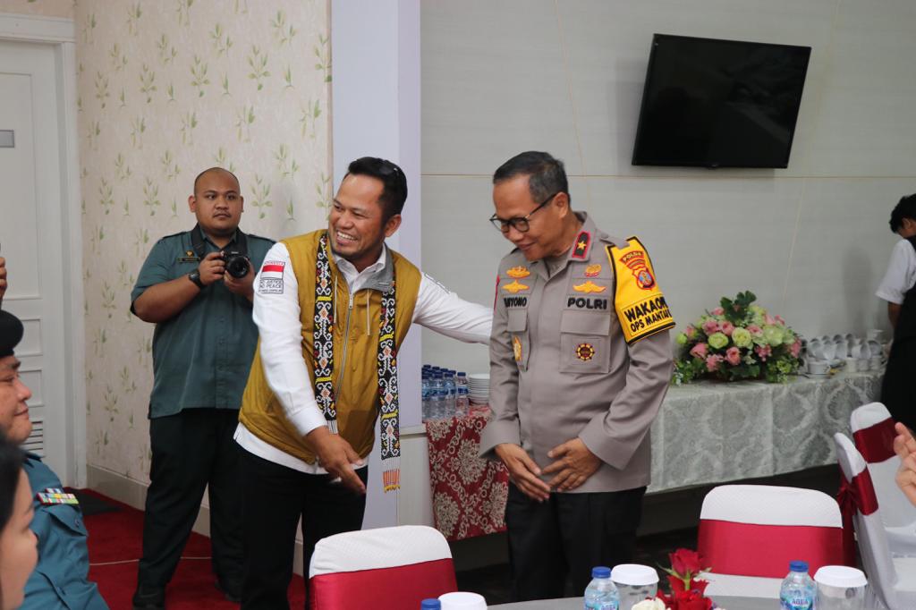 Penyambutan Rombongan Komisi III DPR RI di Bandara Sams Sepinggan Balikpapan 1 WhatsApp Image 2023 10 18 at 3.39.20 PM