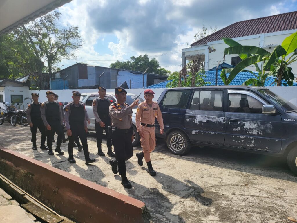 Guna Ciptakan pemilu Damai Polres Paser melaksanakan Giat Patroli Dialogis di Kantor Kpu dan Bawaslu WhatsApp Image 2023 11 23 at 10.06.56